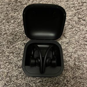Black Powerbeats Pro